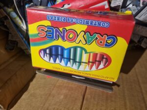 Scuola e giochi per bambino e bambina