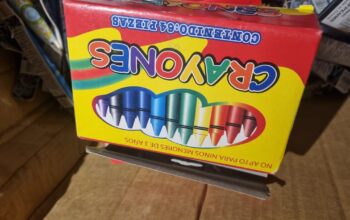 Scuola e giochi per bambino e bambina